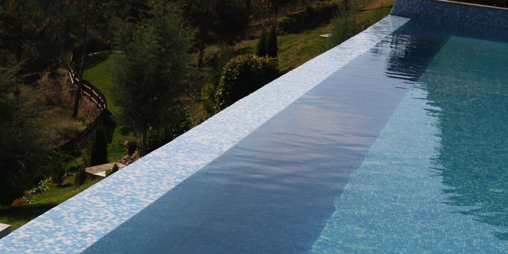 Albercas Infinitas: Diseño, Costos y Guía de Construcción 2026