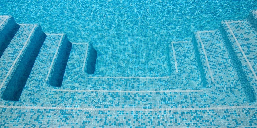 Tipos de materiales para pisos de alberca